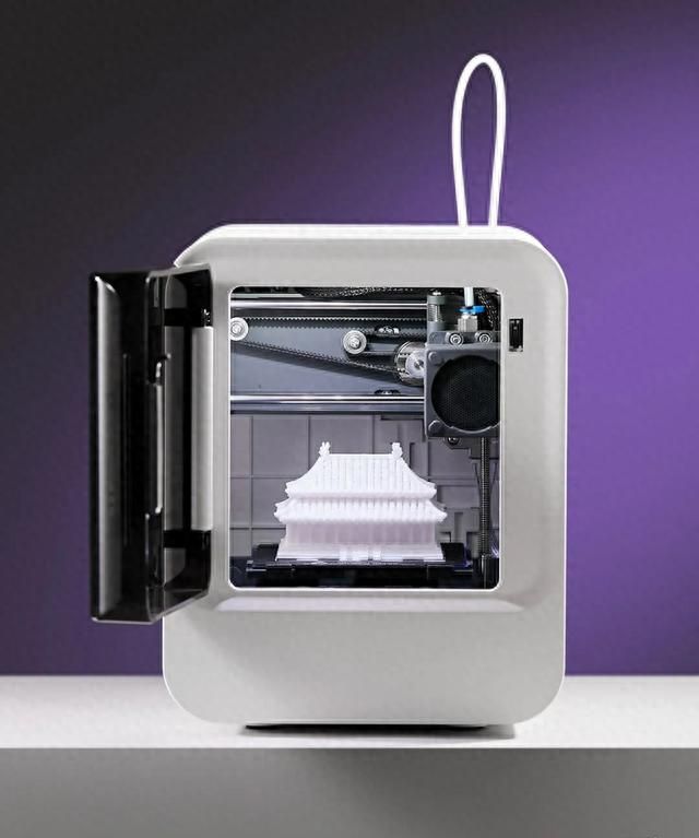 入门级3D打印机，到手即用、免调试，一部手机就能打印