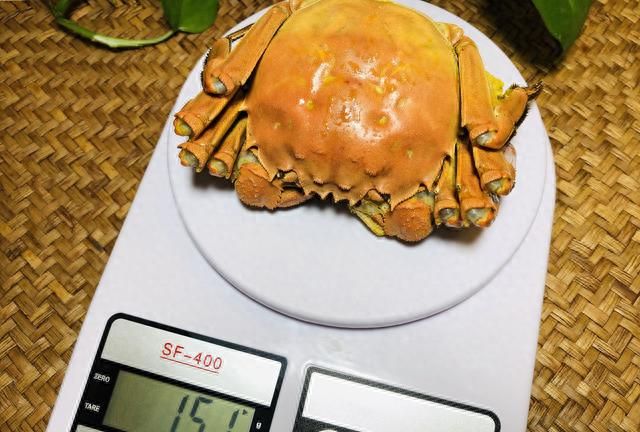 大闸蟹的正确吃法是什么，螃蟹蒸多久最佳时间，怎么把肉吃干净
