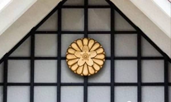 菊花与日本皇室的关系,菊花在日本是皇室的标志图1