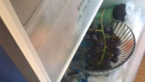 葡萄放在冰箱里冷冻拿出来能吃吗
