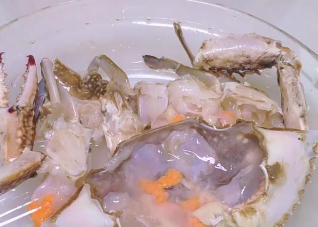 梭子蟹还能生着吃，滑嫩鲜美，原汁原味，一点都不油腻，特别下饭