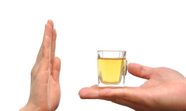 一次杨桃酒，喝成肾衰竭，杨桃酒为什么会引起中毒？