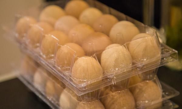 鸡蛋可以放冰箱多久？每天吃一个鸡蛋，会不会引起胆固醇上升？