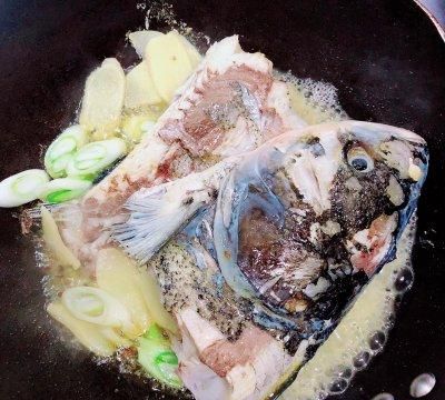 方便简单家常菜鱼头豆腐汤，让你吃了还想吃