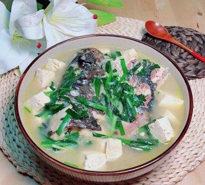方便简单家常菜鱼头豆腐汤，让你吃了还想吃